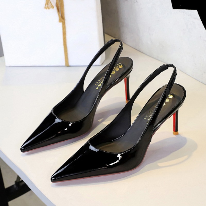 Giày cao gót mũi nhọn kiểu dán - đánh giá và giá Shoe Tree
