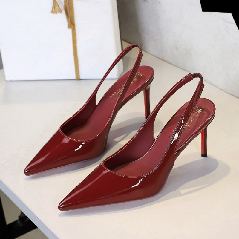 Giày cao gót mũi nhọn kiểu dán - đánh giá và giá Shoe Tree